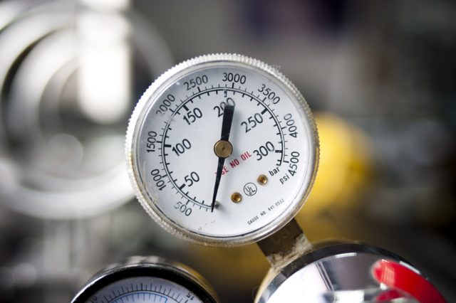 Электронный измеритель-регулятор температуры (курсовая)