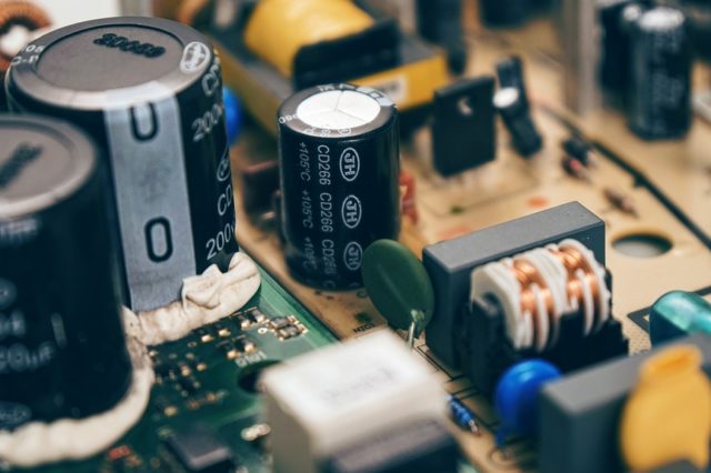 Конденсатор переменной емкости: минимальная ёмкость Сmin-7 пФ. максимальная ёмкость Сmax&ndash;160 пФ (курсовая)