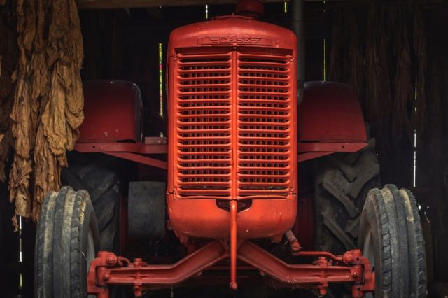 Трактор МТЗ-82 и его эксплуатационные материалы (реферат)