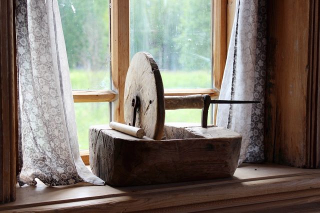 Проблемы развития и формирования среднего класса в России (реферат)