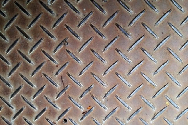 Безмоментна теорія оболонок обертання. Деякі геометричні властивості поверхонь обертання. Умови існування безмоментного напруженого стану оболонки (реферат)