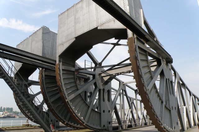 Дія гармонійної сили (реферат)