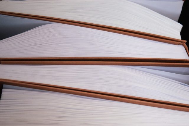 Круглі пластини східчасто-змінної товщини, підкріплені кільцевими ребрами (реферат)