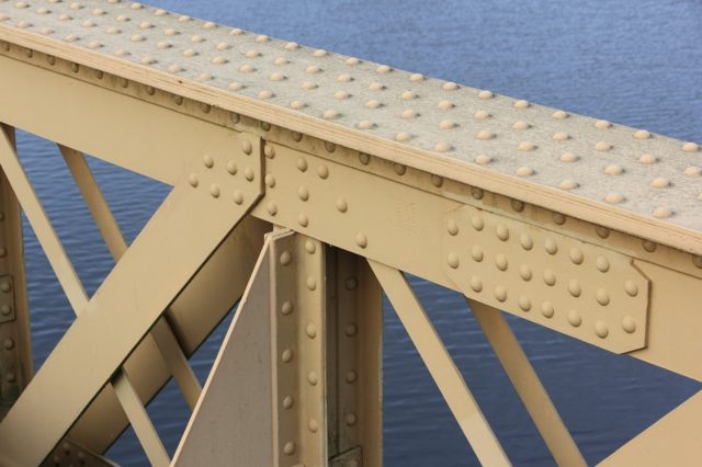 Статично невизначені конструкції при розтяганні-стиску. Рішення статично невизначених задач (реферат)