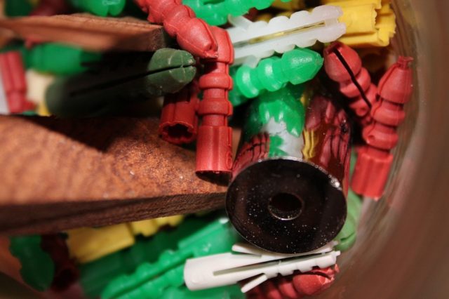 Побудова співвідношень МГЕ для складчастих циліндричних і пологих оболонок. Плоска задача теорії пружності для прямокутних пластин (реферат)