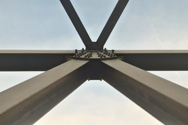 Побудова епюр поперечних сил і згинальних моментів (шарнірні балки). Правила перевірки епюр поперечних сил і згинальних моментів (реферат)