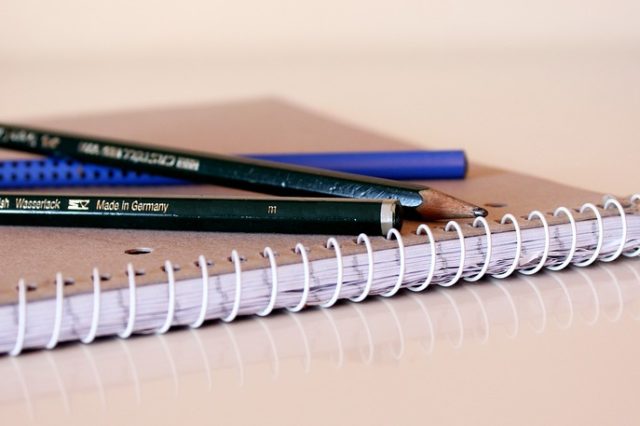 Поняття про розрахунок циліндричних котків. Поняття про дію зосередженої сили на пружний пів простір (реферат)