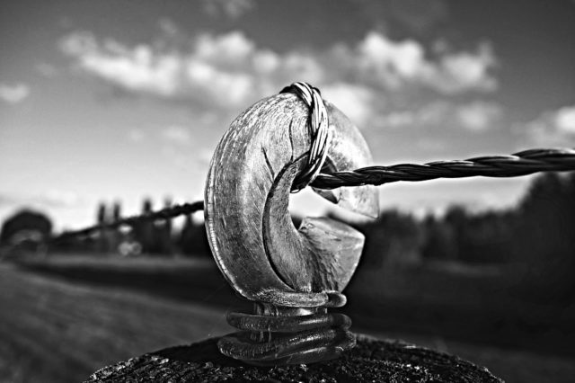 Теорія напруг і деформацій. Гіпотези й принципи теорії пружності. Напружений стан у точці тіла. Тензор напруг. Зовнішні сили й напруги. Диференціальні рівняння рівноваги (реферат)