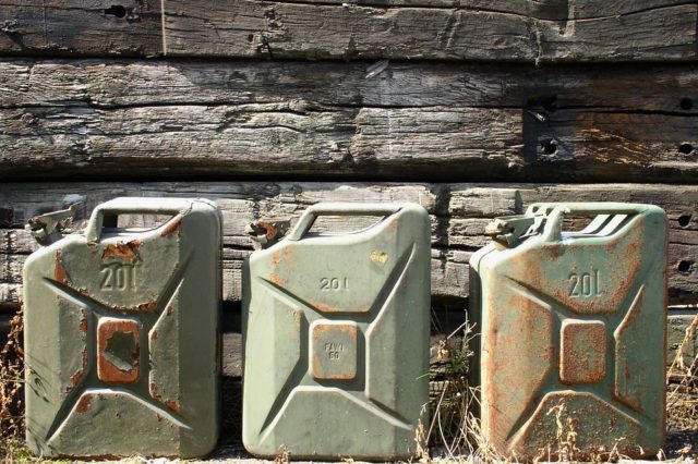 Топливно-смазочные материалы, технические жидкости, резинотехнические изделия для автомобиля ЗИЛ-130 (реферат)