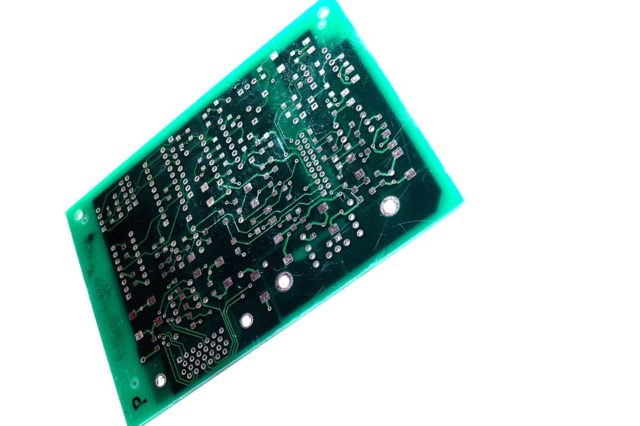 Спектры элементарных возбуждений в двупериодических одномерных системах (реферат)