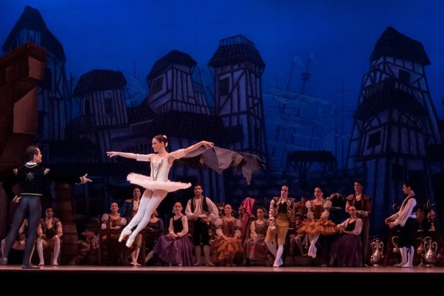 Театралізовано-естрадні свята &ldquo;просто неба&rdquo;, їх особливості, драматургія (курсовая)