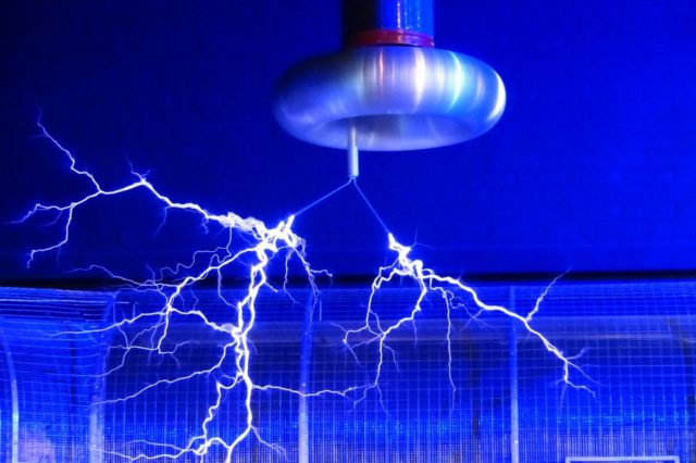 Экранированная катушка индуктивности: рабочая частота &ndash; 5 МГц. индуктивность &ndash; 20 мкГн (курсовая)