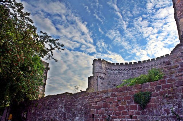 Оборонні, житлові й господарчі споруди (реферат)