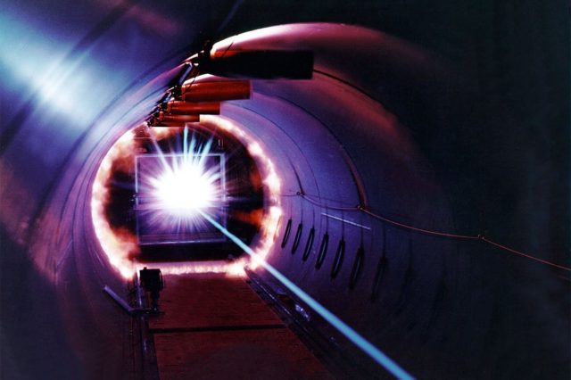 Обработка материалов электрическим током и лазером