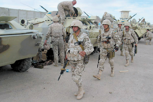 Презентація. Способи пересування на полі бою під час дій у пішому порядку (реферат)