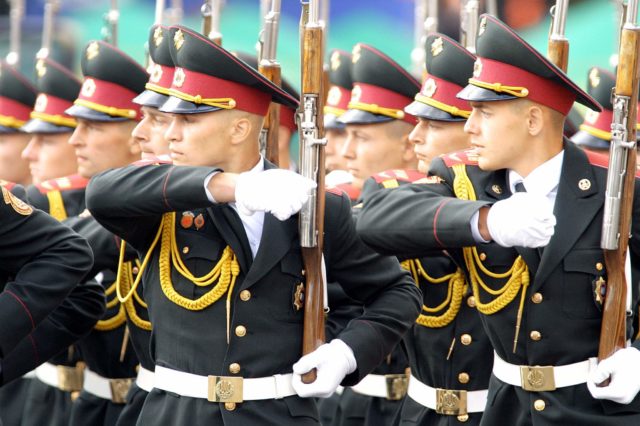 Презентація. Статути Збройних Сил України. Статут внутрішньої служби. Військовослужбовці та стосунки між ними (реферат)