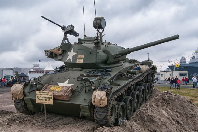 Презентація. Тактика дій танків (броньованих машин) іноземних армій, їх уразливі місця (реферат)