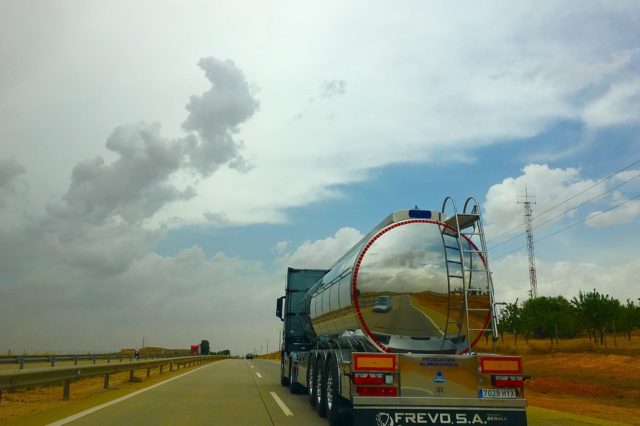 Восьмиосная цистерна для перевозки нефтепродуктов (реферат)